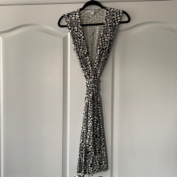 EUC Diane Von Furstenberg wrap dress - Picture 1 of 10